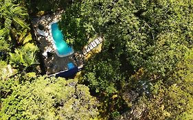 Sítio com piscina, churrasqueira, lareira, fogão à lenha, mesa de sinuca e vista para as montanhas